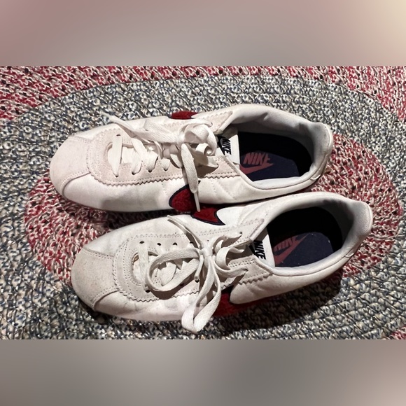 Nike Cortez - Picture 2 of 4